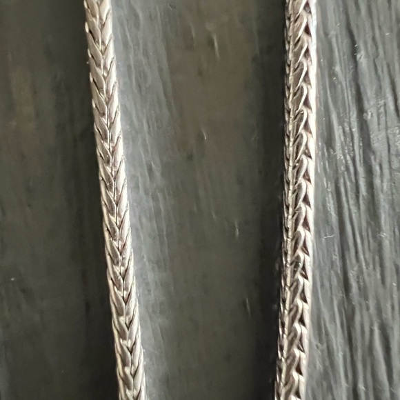 Silver thick chain necklace with cubic zirconia circular pendant - Picture 7 of 7